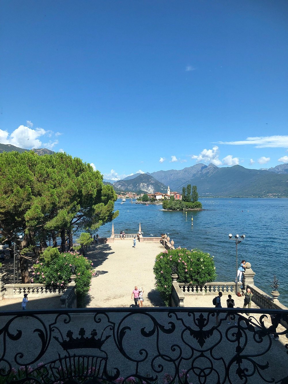 Lago-Maggiore-isola-bella-Madre-dei-Paescatori-Italy-Photo