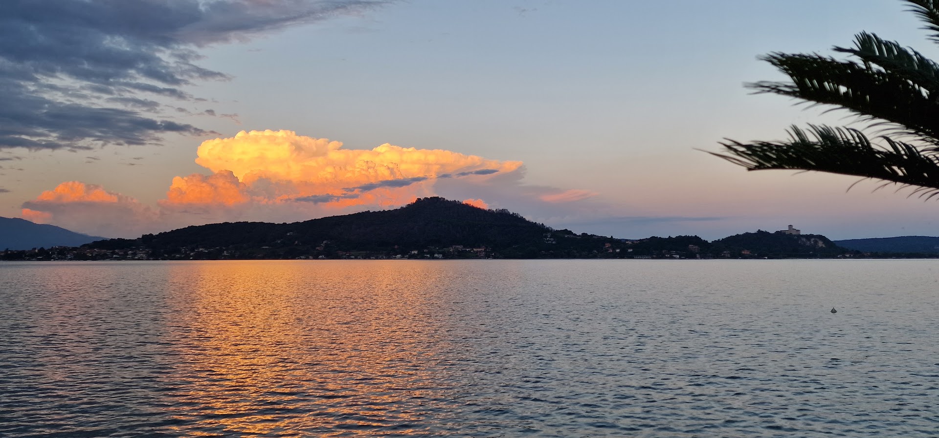 Lago-Maggiore-isola-bella-Madre-dei-Paescatori-Italy-Photo